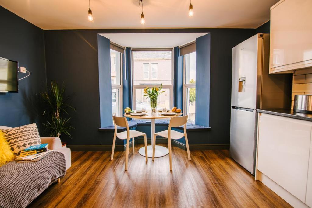 Quiet Location - 3 Bedroom Family House With 3 Shower Room - 2 Parking Spaces Plymouth Exterior foto