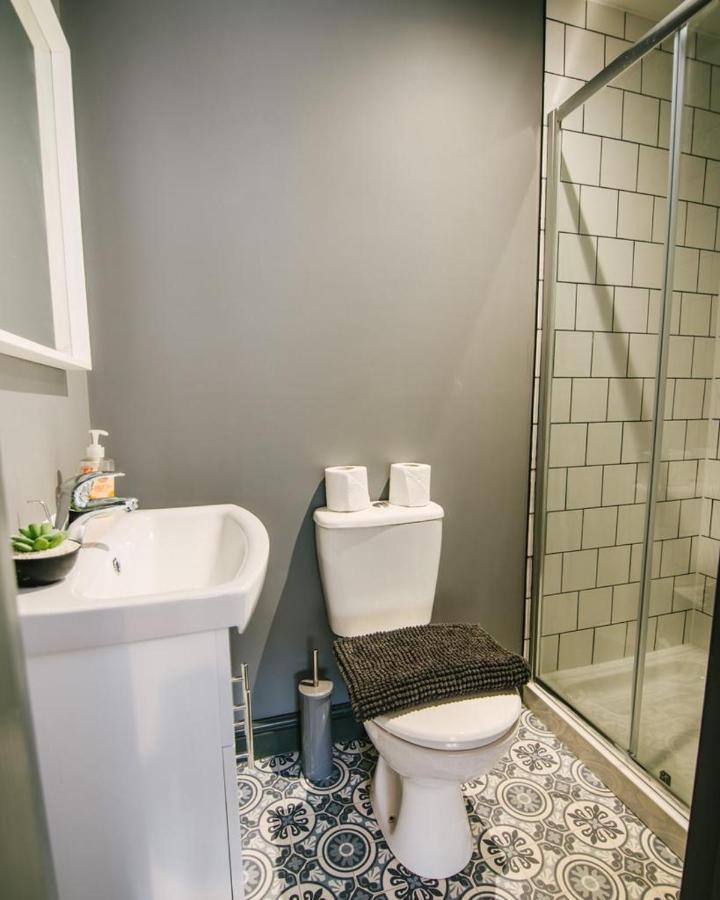 Quiet Location - 3 Bedroom Family House With 3 Shower Room - 2 Parking Spaces Plymouth Exterior foto