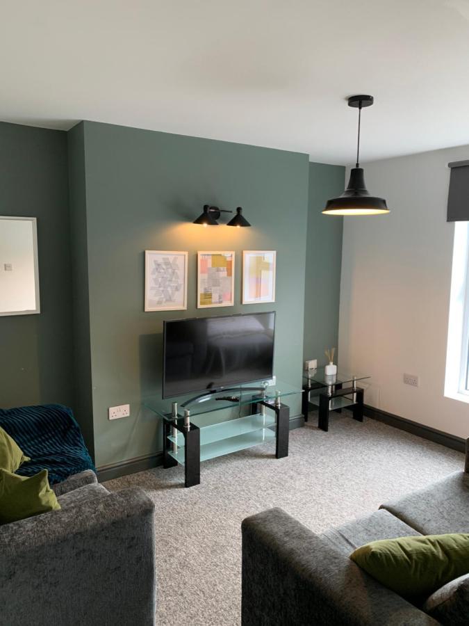 Quiet Location - 3 Bedroom Family House With 3 Shower Room - 2 Parking Spaces Plymouth Exterior foto
